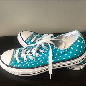 Turquoise colored converse size 7.5 in women